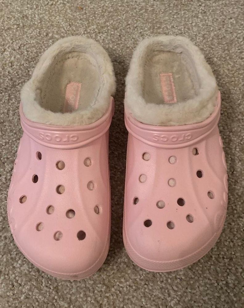 crocs pink with fur