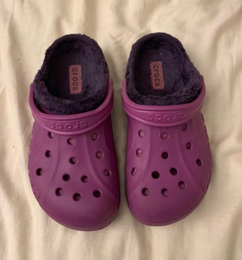 purple fuzzy crocs womens