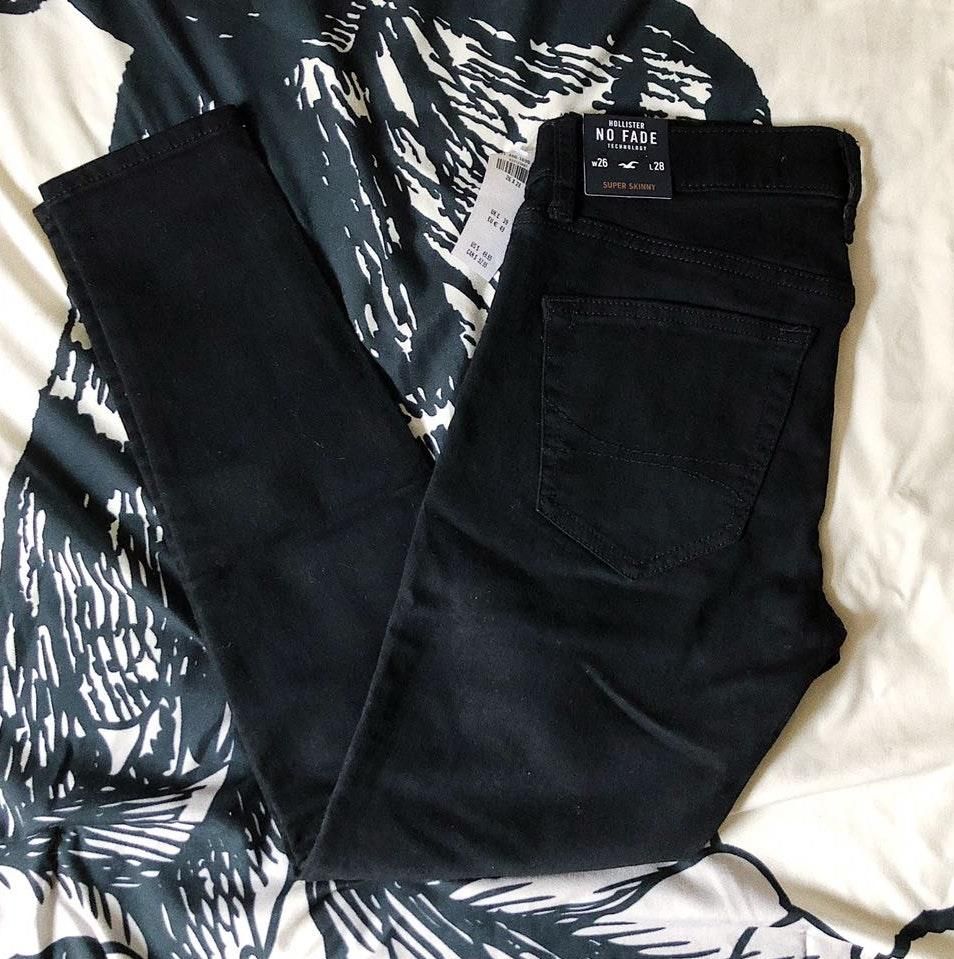 Hollister NWT Black No Fade Skinny 