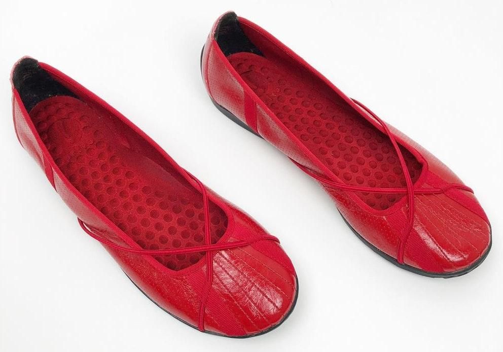 clarks red flats
