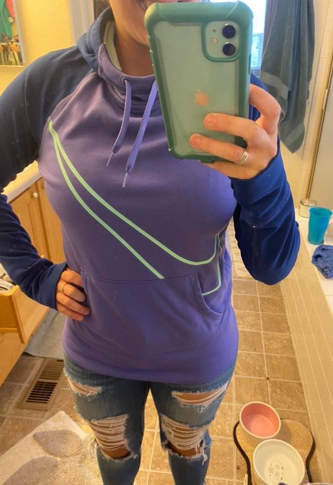 nike therma fit sweatshirt