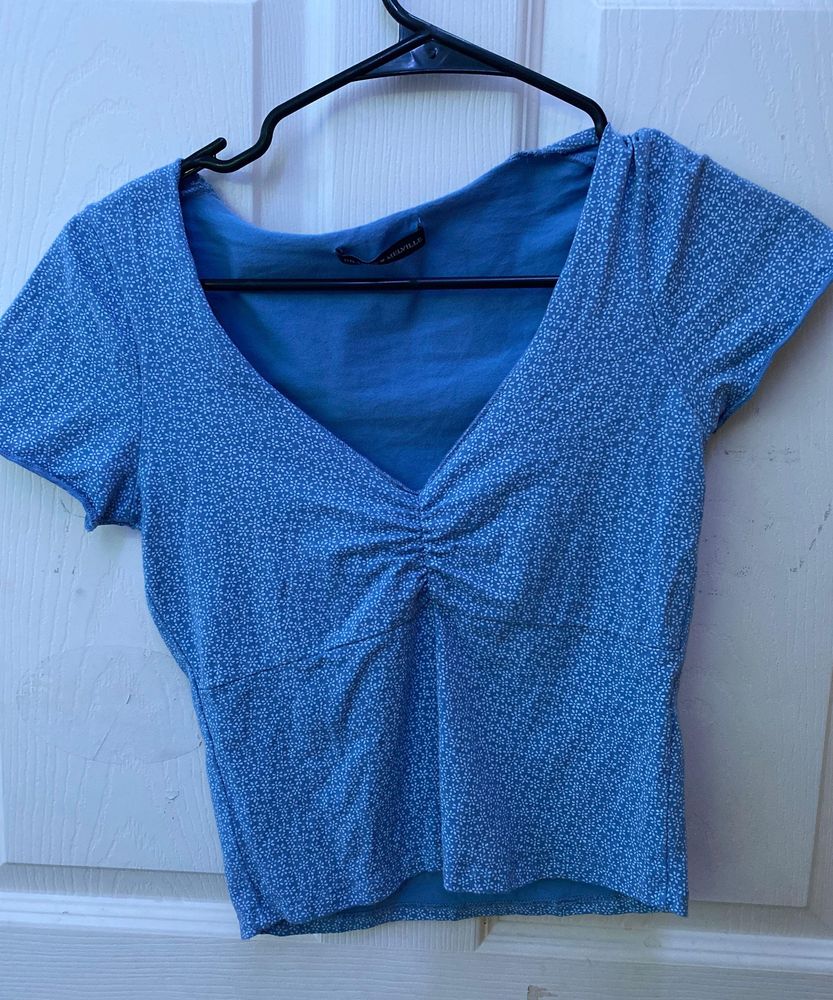 Brandy Melville Gina Top Curtsy Brandy Melville Gina Top Curtsy