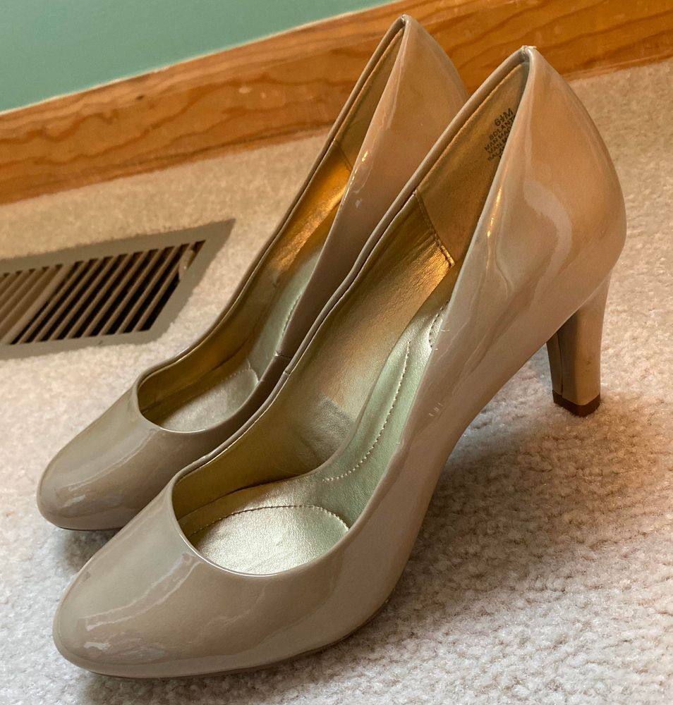 Bandolino nude shoes Clearance