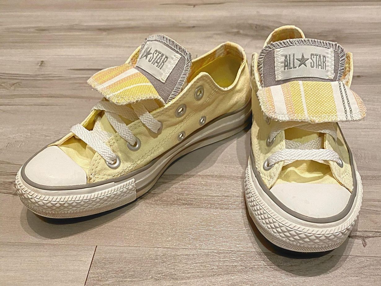 converse pastel yellow