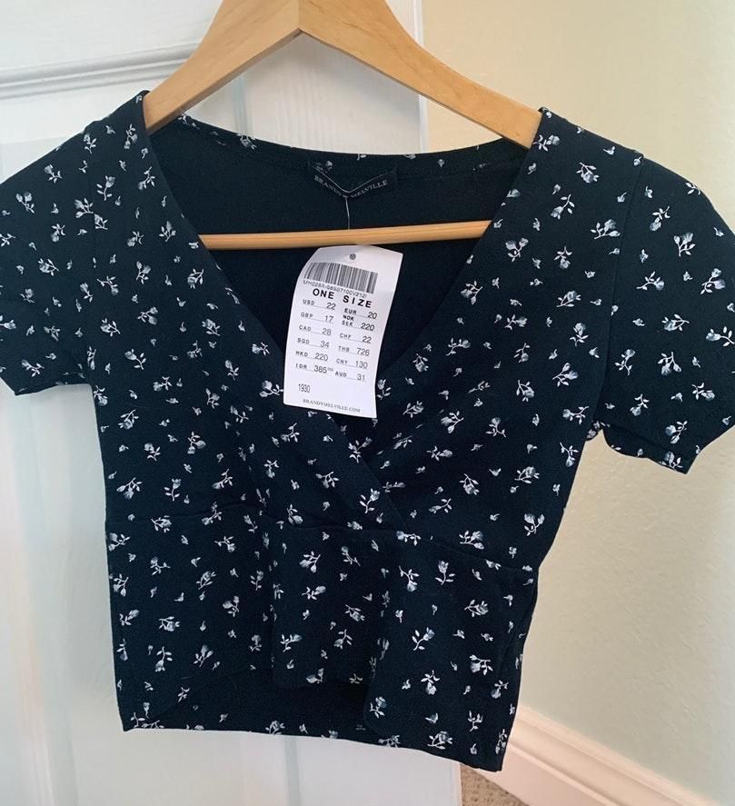 Brandy Melville Amara Top Curtsy Brandy Melville Amara Top Curtsy