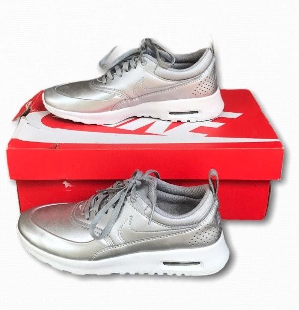 nike air thea silver