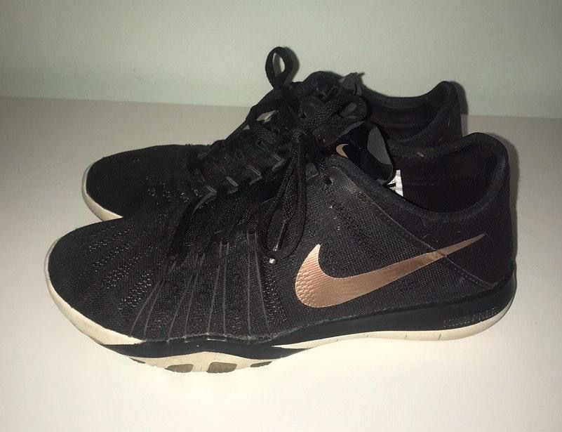 nike free tr 6 rose gold