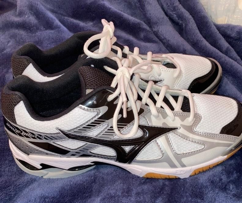 mizuno wave bolt 4