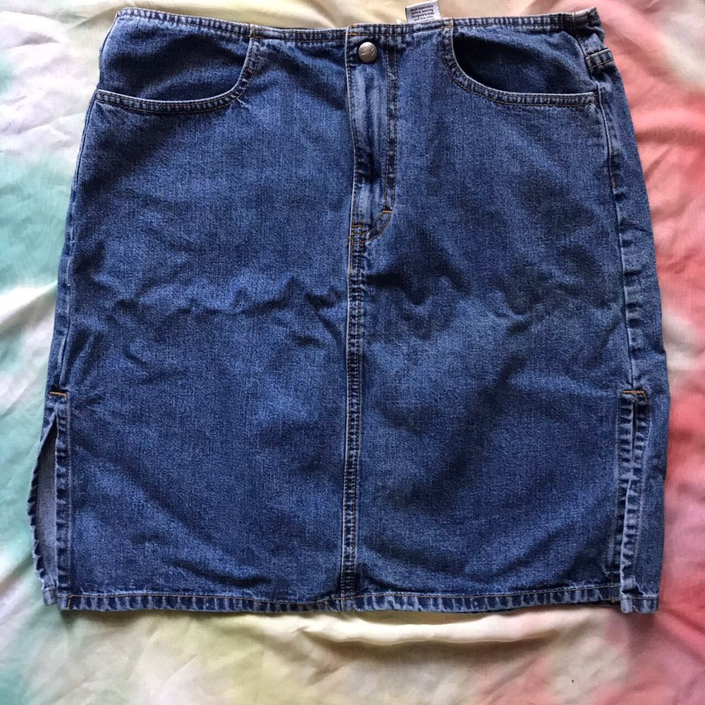 mid length denim skirts 90s