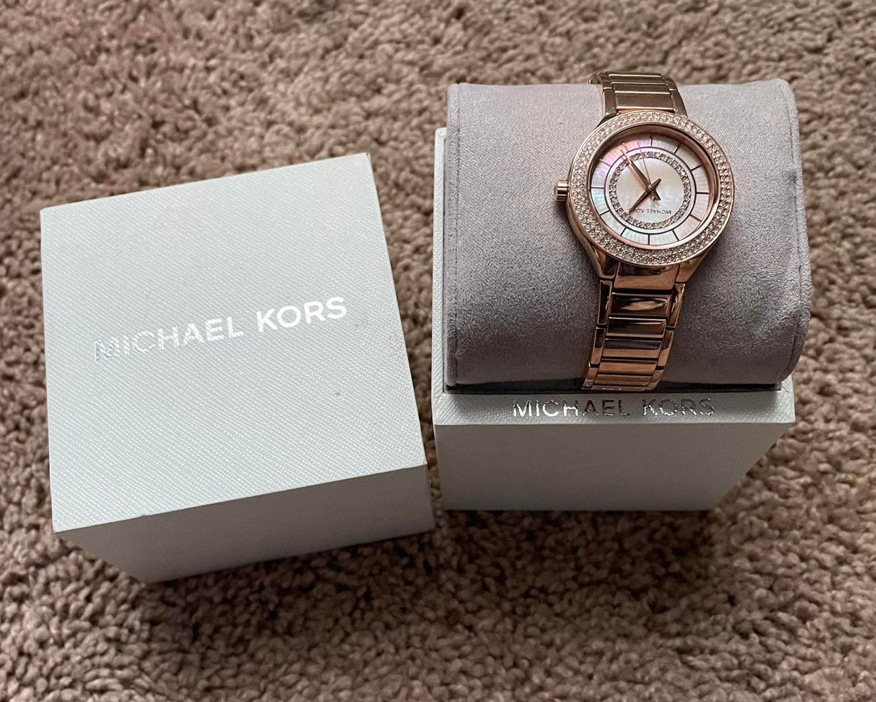 michael kors watch too big