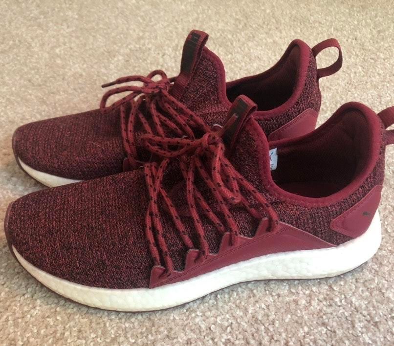 maroon gym shoes