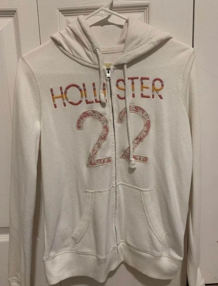 hollister white zip up hoodie