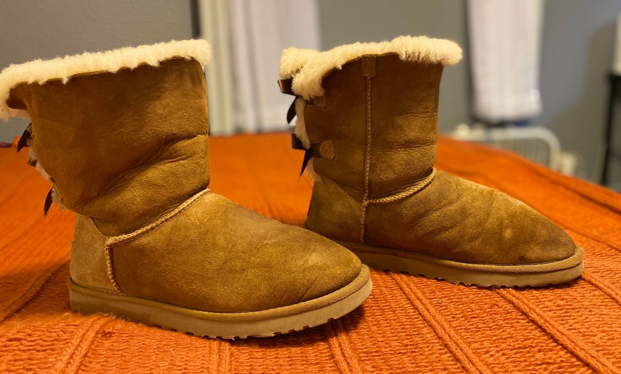 ugg bailey bow chestnut