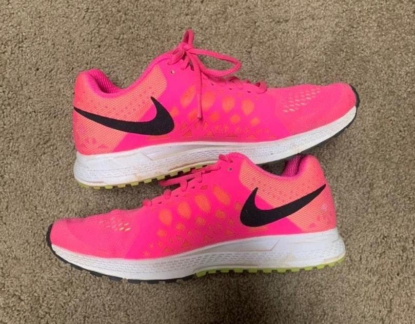 pink tennis shoes nike