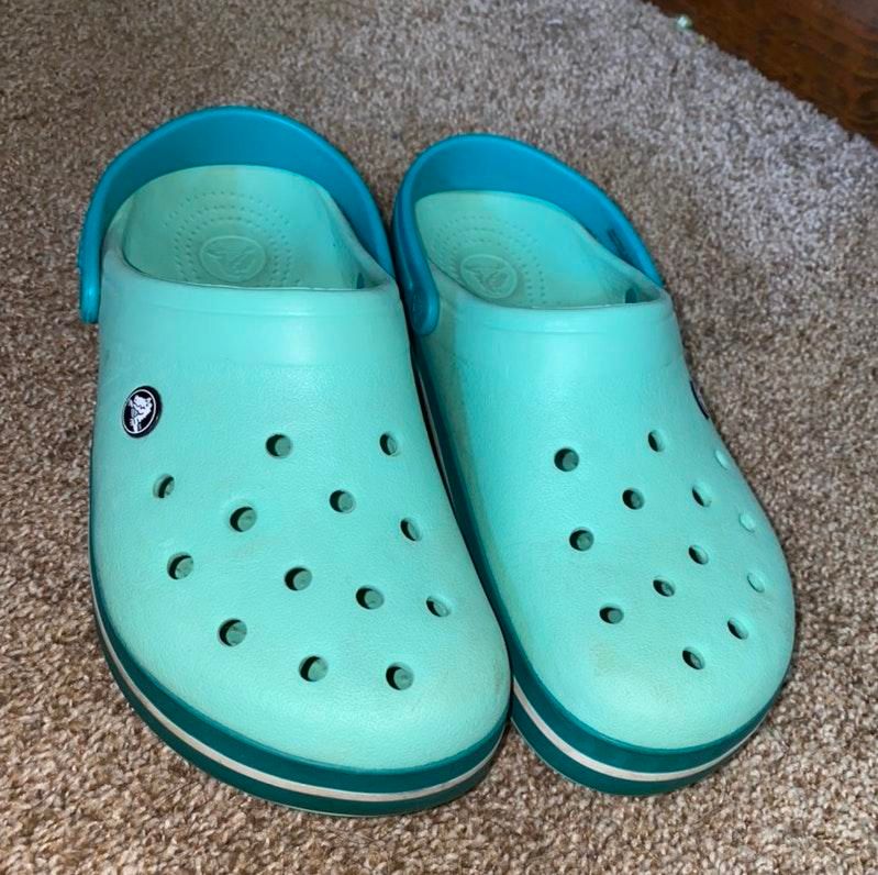 teal crocs women's size 8