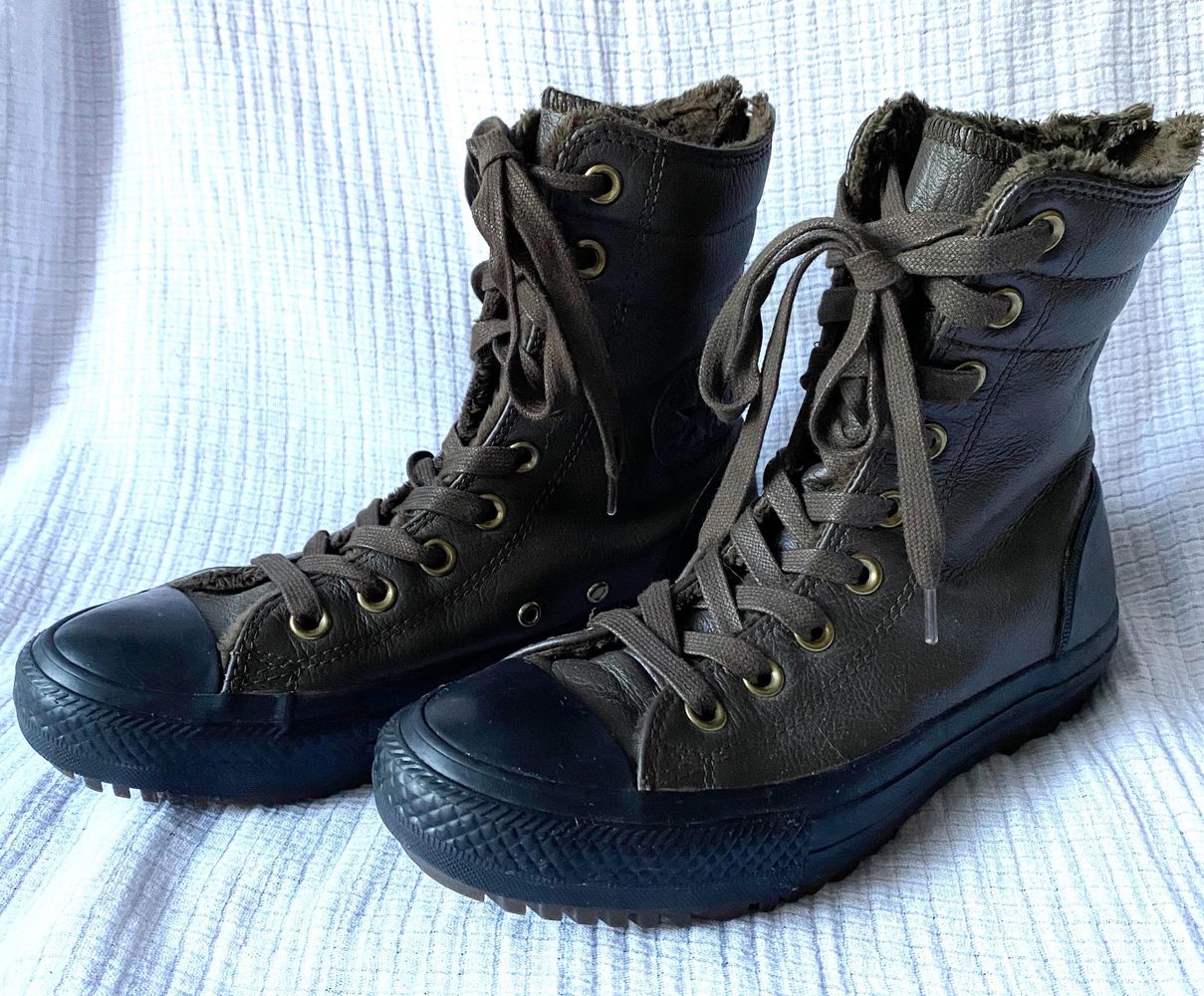 chuck taylor leather boots