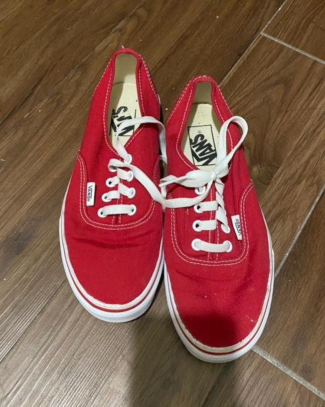 red vans tennis shoes