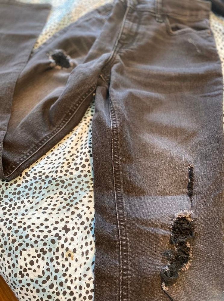 size 0 ripped jeans