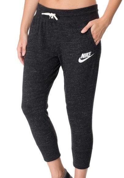 women's nike capri joggers