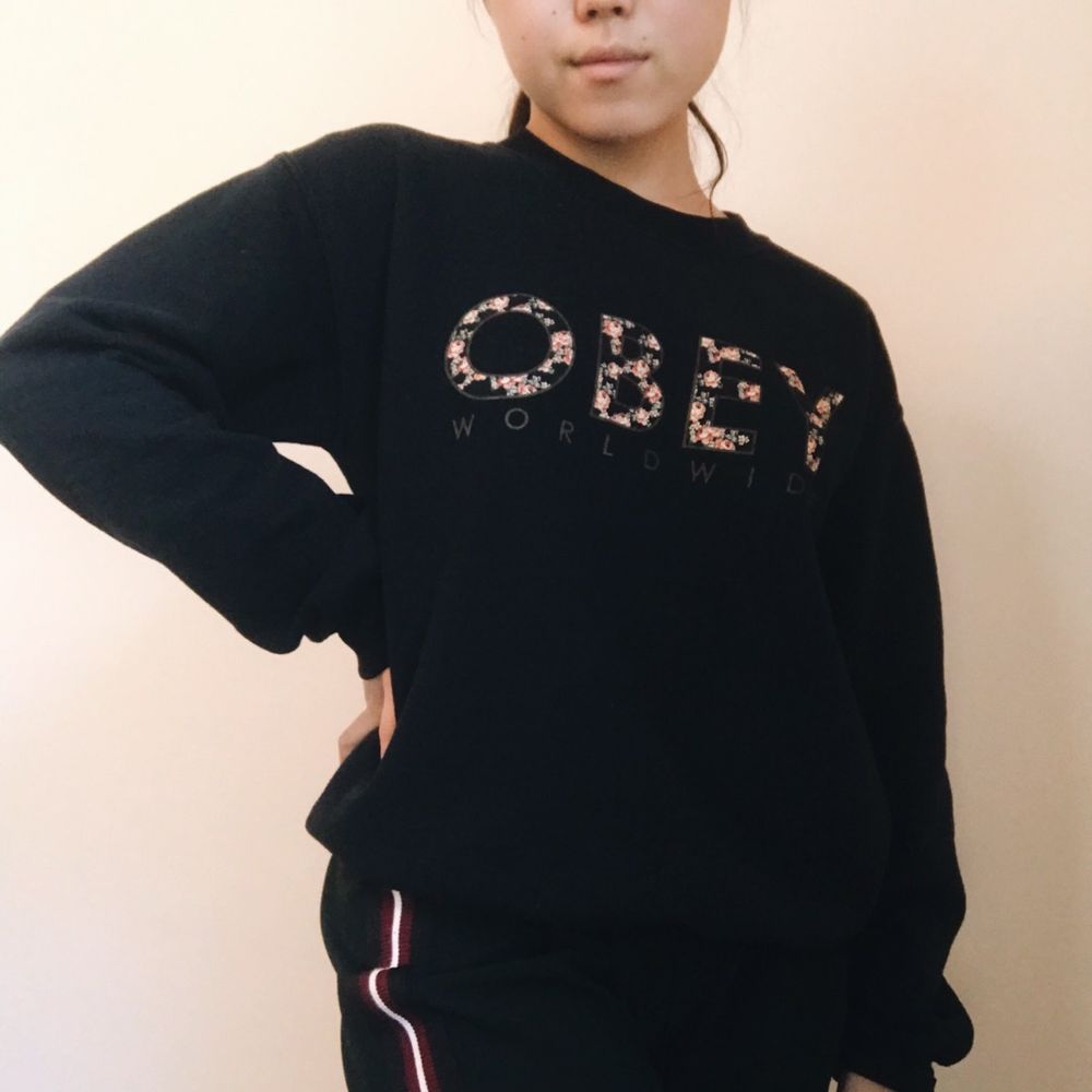 zumiez crewneck sweaters