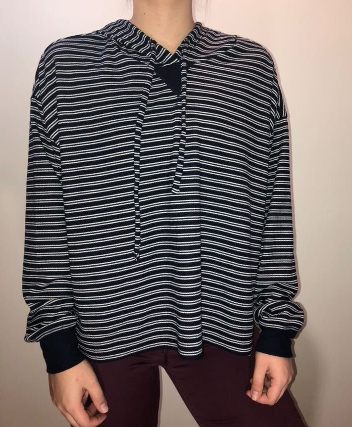 hollister black and white striped shirt