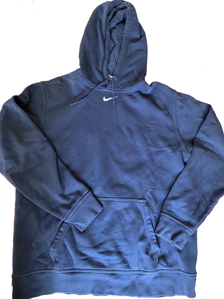 middle nike logo hoodie