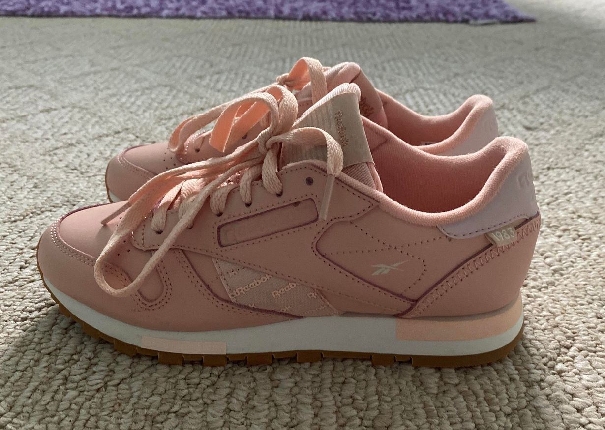 light pink reebok shoes