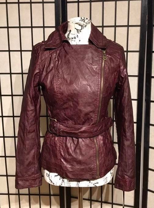 Guess Faux Leather Jacket Military Oxblood Fit Zip Up Asymmetric Curtsy - Guess Red Leather Jacket Guess Faux Leather Jacket Military Oxblood Fit Zip Up Asymmetric Curtsy - Guess Red Leather Jacket