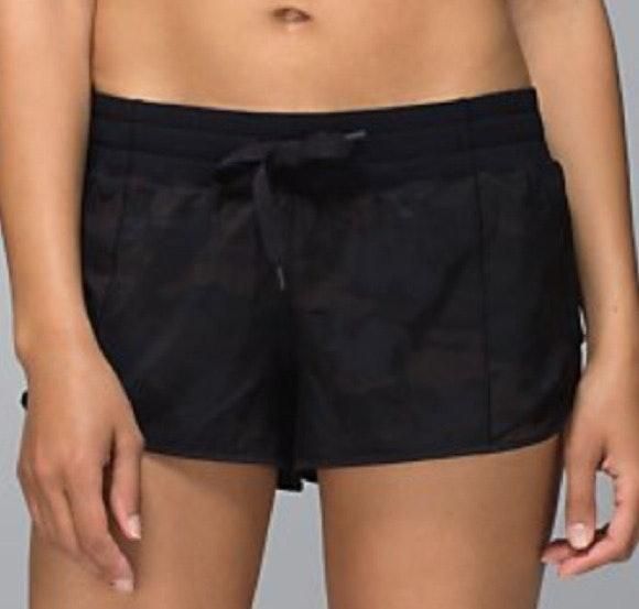 lululemon camo hotty hot shorts