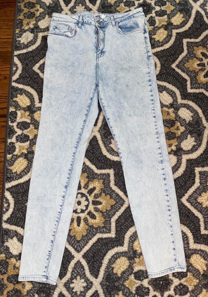 light blue acid wash jeans