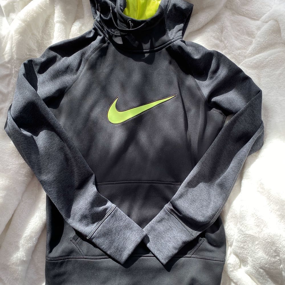 nike hoodie therma fit