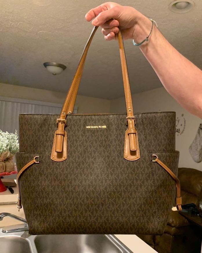 Michael Kors voyager signature 