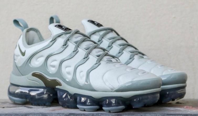 vapormax plus mica green