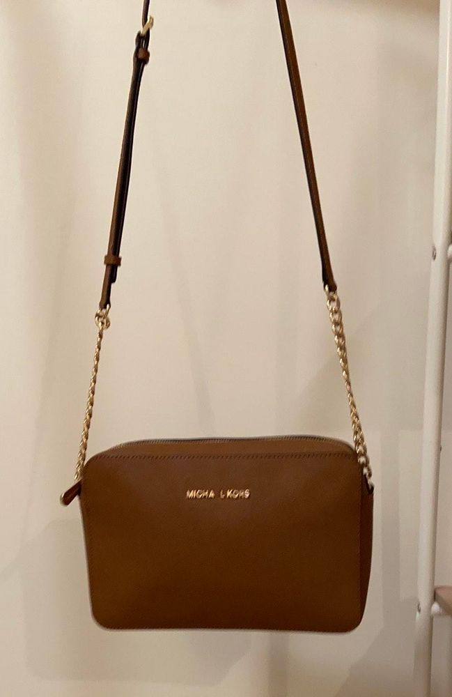 michael kors crossbody camel