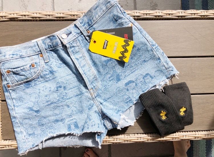 levi's peanuts shorts