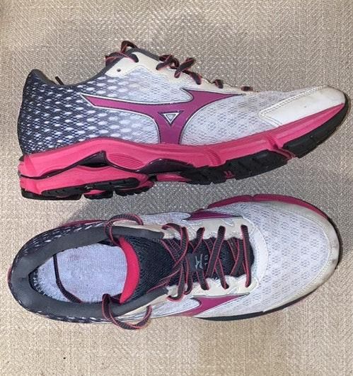 how to wash brooks sneakers