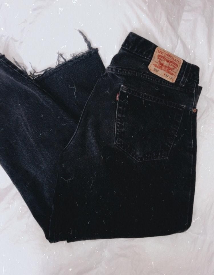 black mom jeans levis