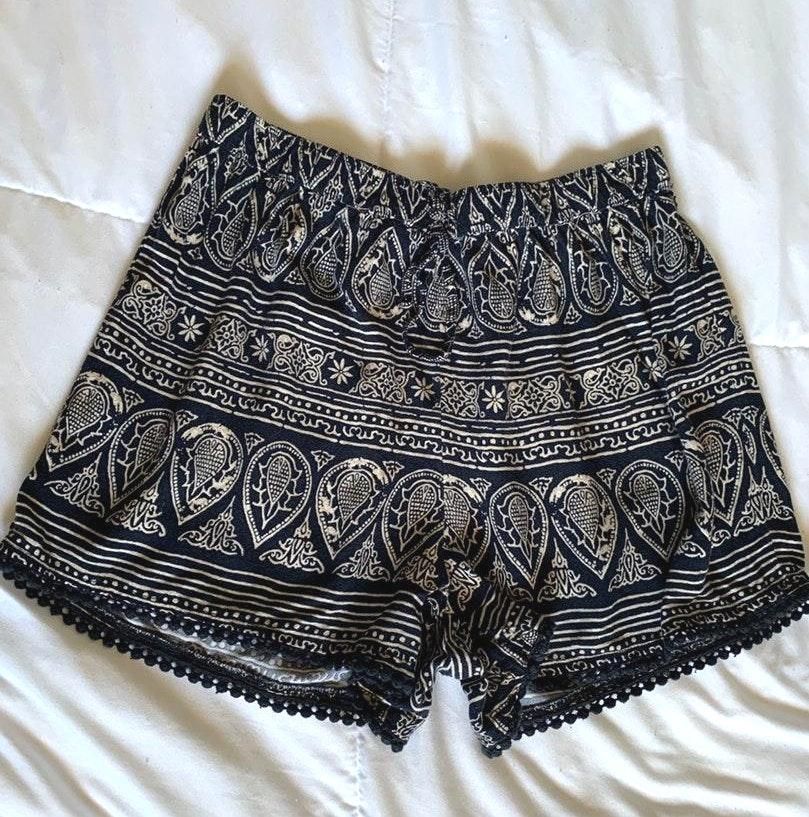 hollister flowy shorts