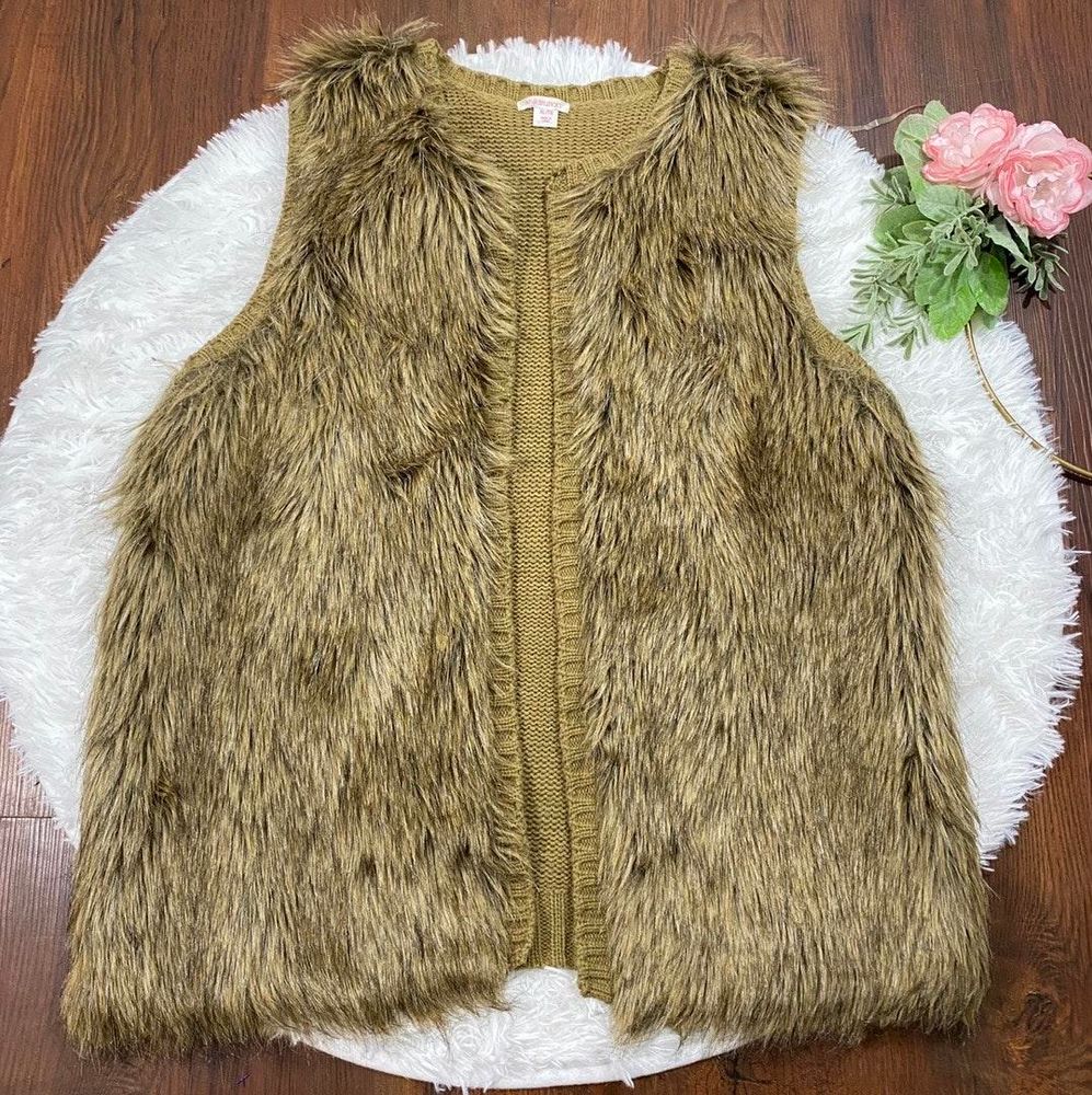 xhilaration faux fur vest