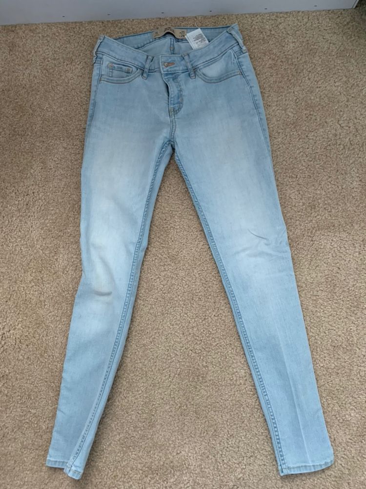 hollister light wash jeans