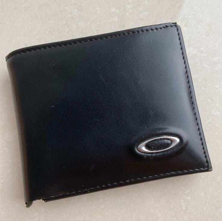 oakley leather wallet