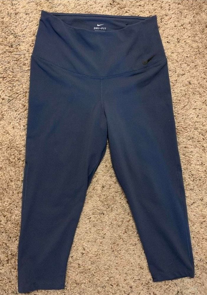 nike dri fit capri