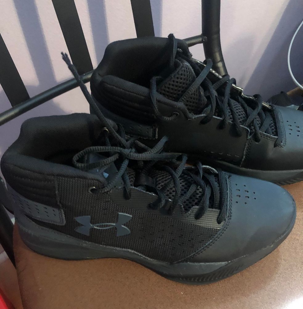 under armor black sneakers