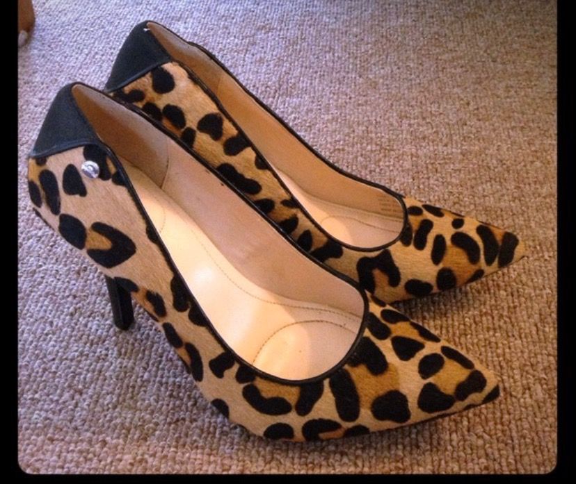 calvin klein leopard pumps