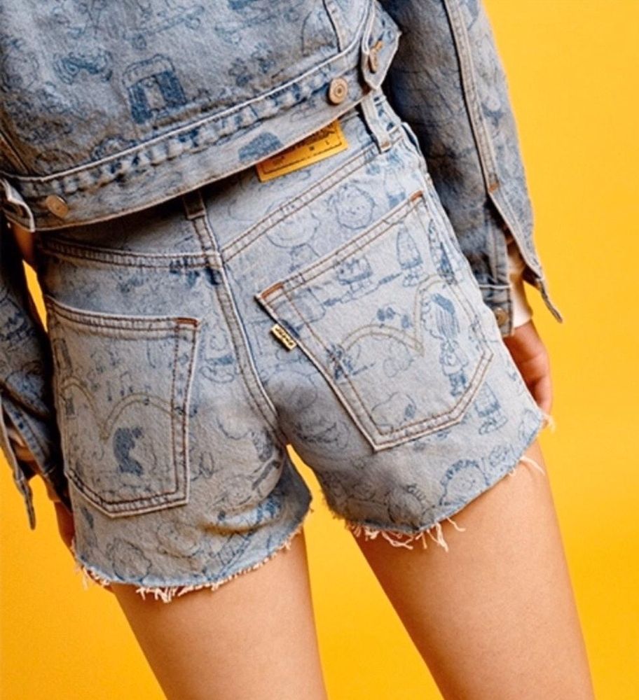 levis peanuts shorts