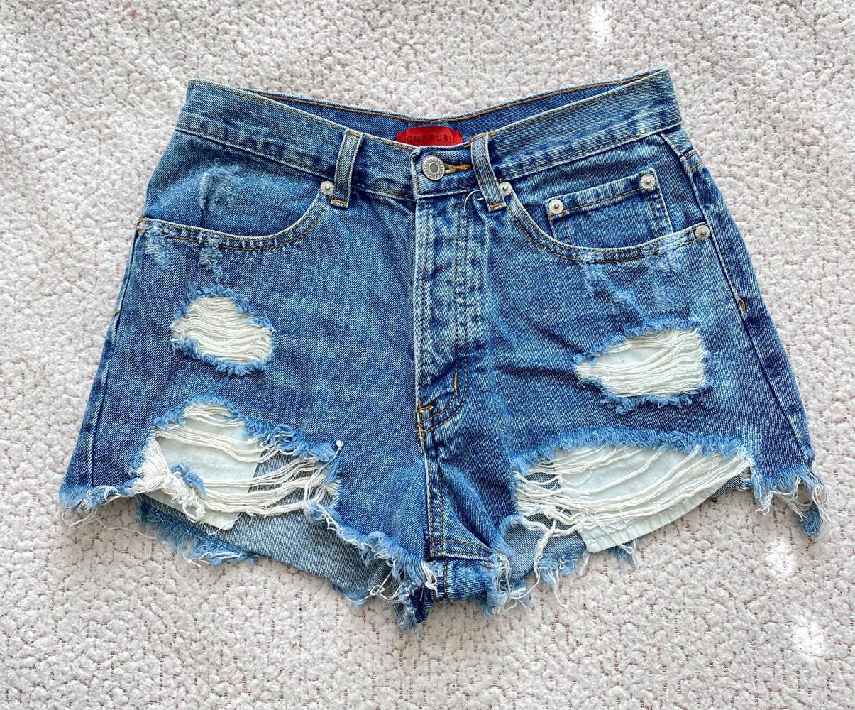 levi distressed jean shorts