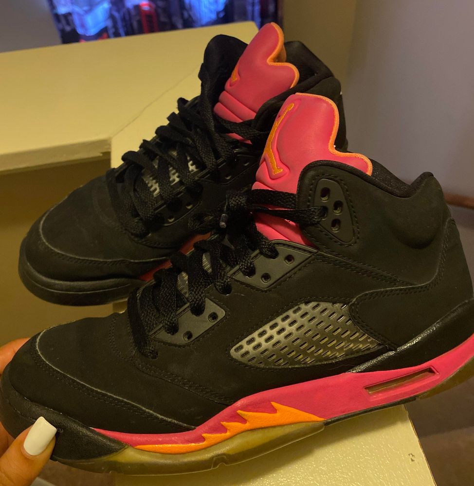 hot pink jordans