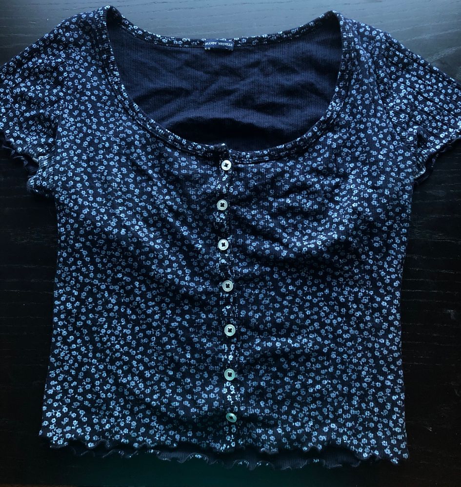 Brandy Melville Zelly Ruffle Top Curtsy Brandy Melville Zelly Ruffle Top Curtsy