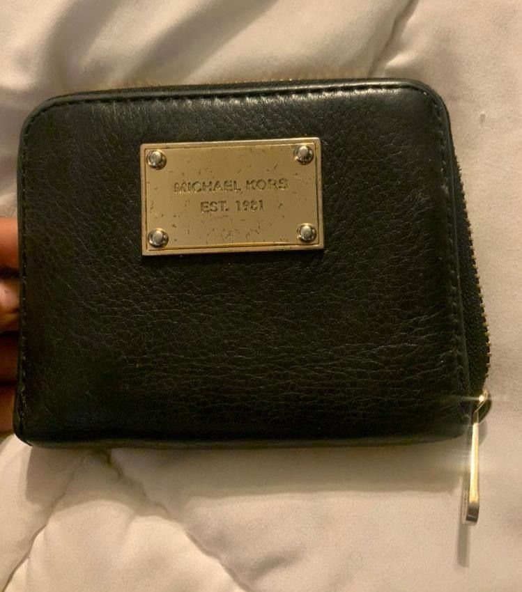 michael kors black wallet with gold hardware