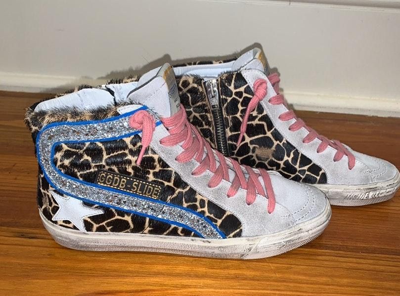 giraffe golden goose